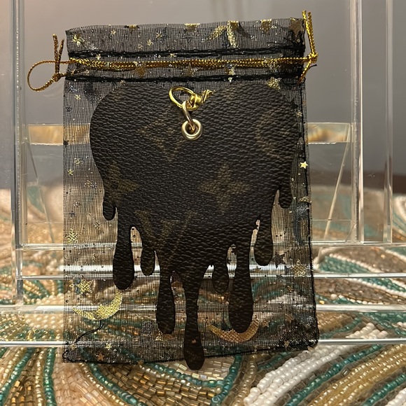 Dripping heart bag charm/key holder. - Picture 2 of 7